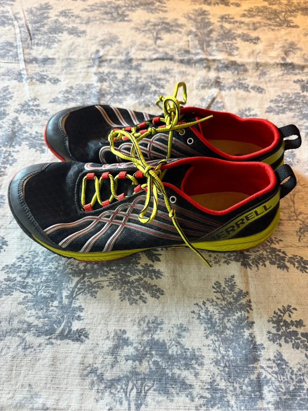 Merrell road glove shoes